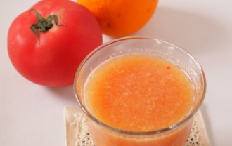 オレンジとトマトのジュース