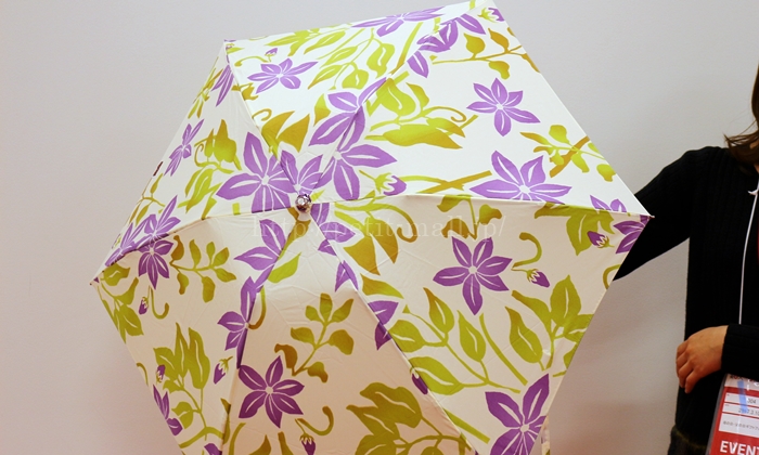 日比谷花壇　母の日　nugoo「折畳晴雨兼用日傘」とアレンジメントのセット