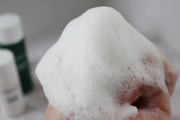 オラクル化粧品　洗顔フォームの泡