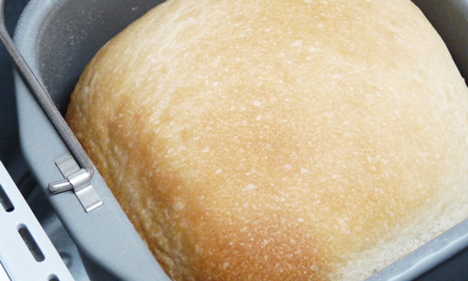 ホームベーカリーで焼いたパンの底にできる穴を小さくする簡単な方法