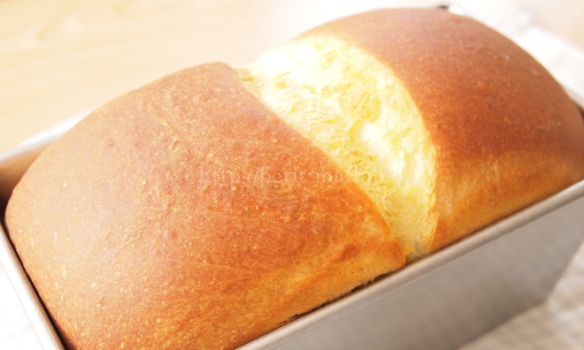 ホームベーカリーで焼いたパンの底にできる穴を小さくする簡単な方法