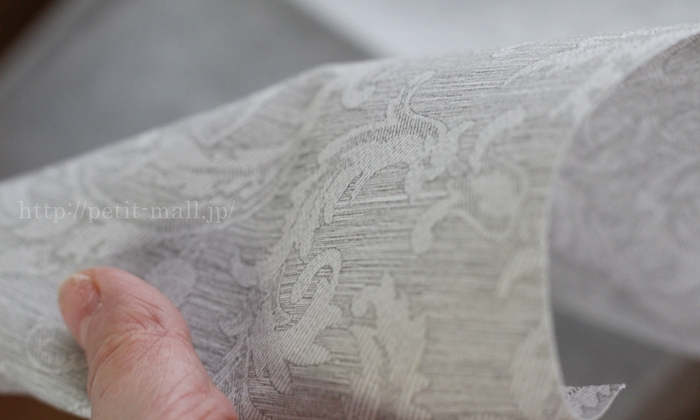 The napkin　布のようなペーパーナプキン　プレミアムナプキン フローラルライン　柄のアップ